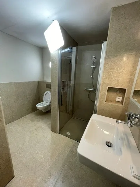 Badkamer met sunshower  – foto 2